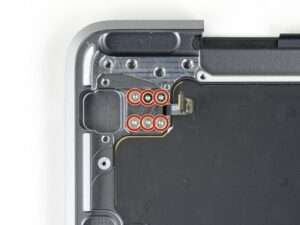 six vis de 1,6 mm fixant le capteur Touch ID et son support.
